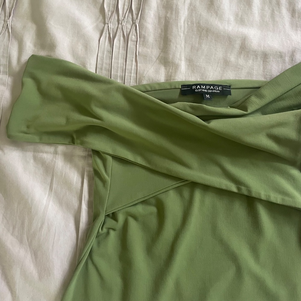 Green off the shoulder Y2K top - Picture 4 of 5
